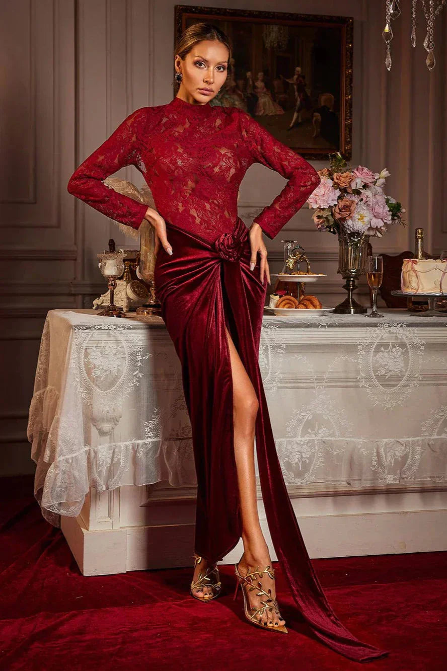 Hazel Çiçek Dantelli Bölünmüş Dantel Kadife Maxi Elbise