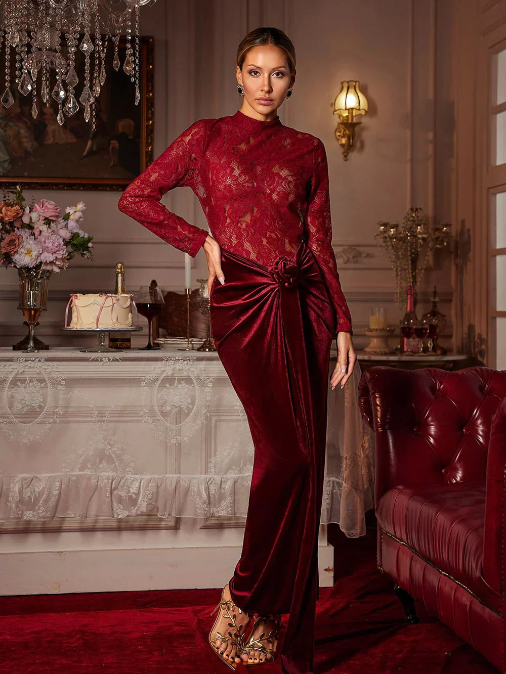 Hazel Çiçek Dantelli Bölünmüş Dantel Kadife Maxi Elbise