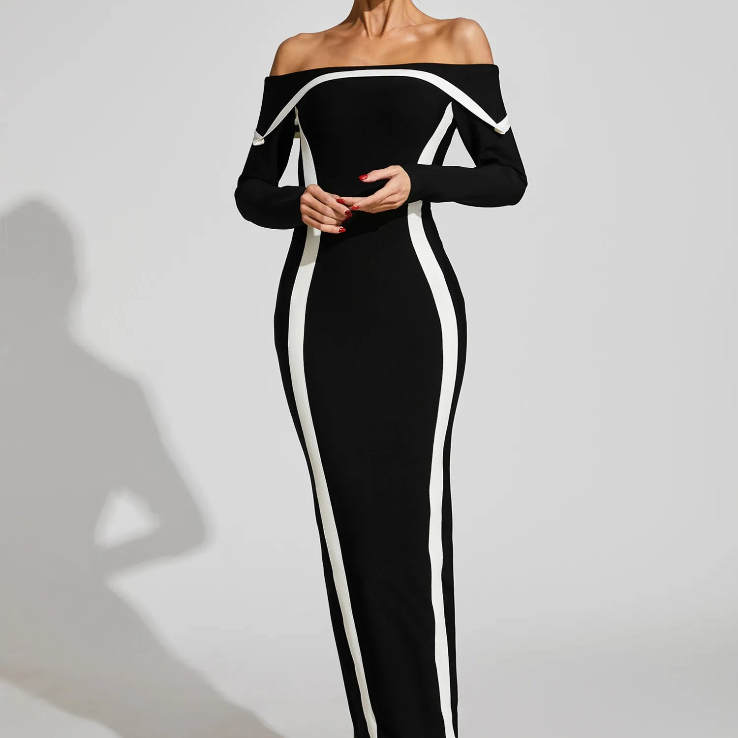 Selestia Siyah Düşük Omuz Bandajlı Uzun Elbise