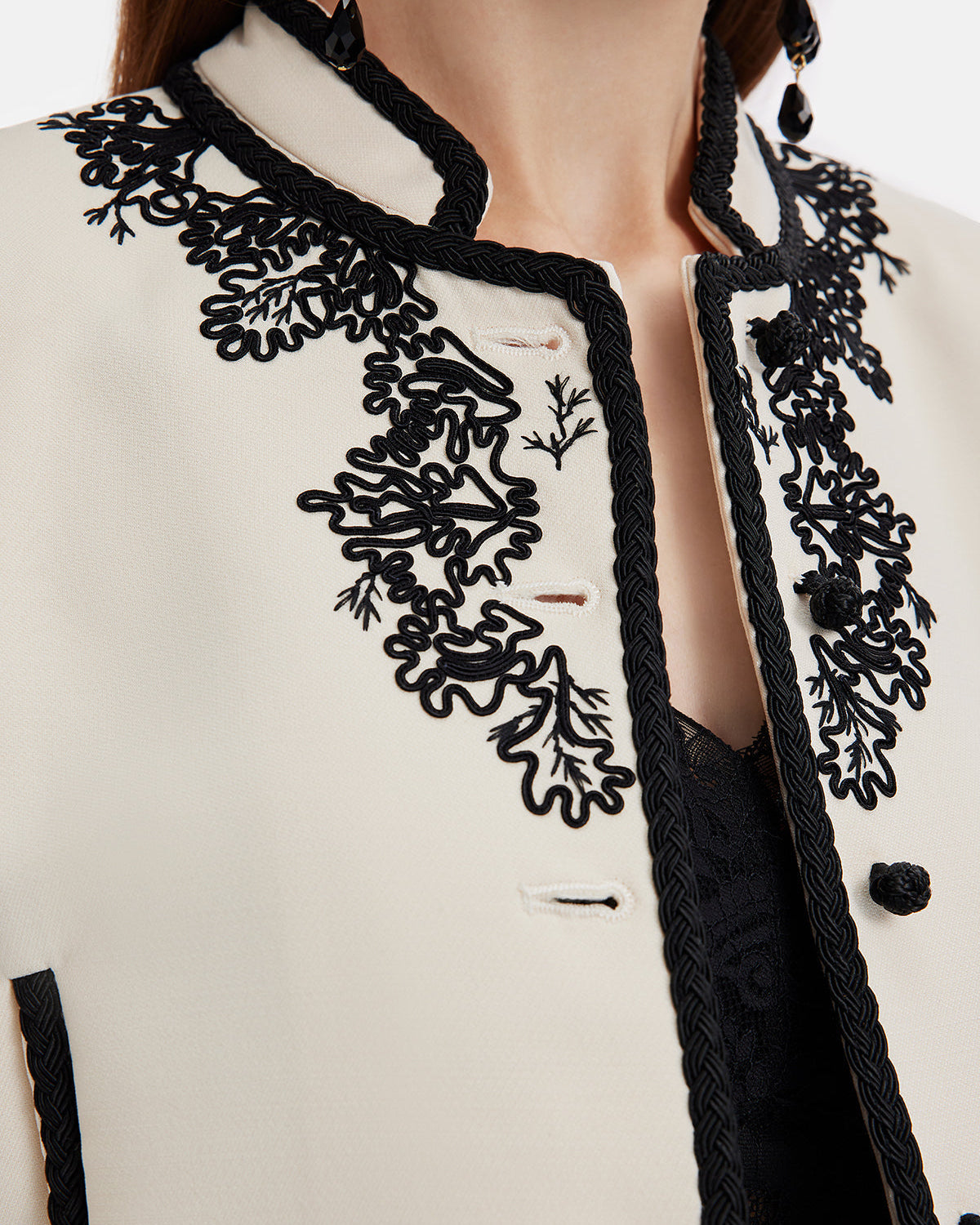 3D Kordon Nakışlı İpek Yün Kısa Ceket