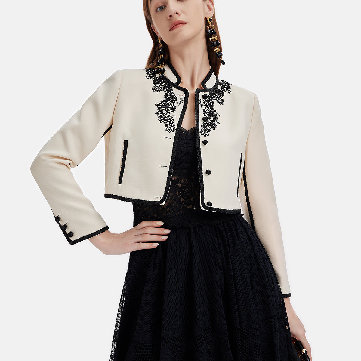 3D Kordon Nakışlı İpek Yün Kısa Ceket