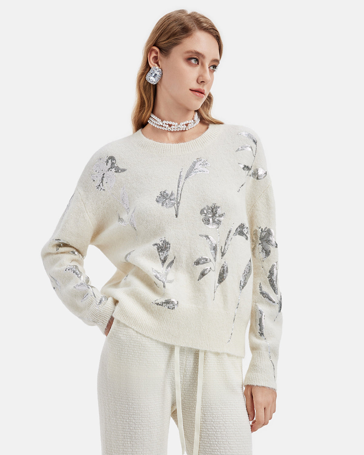 Gümüş Çiçek İşlemeli Triko Kazak