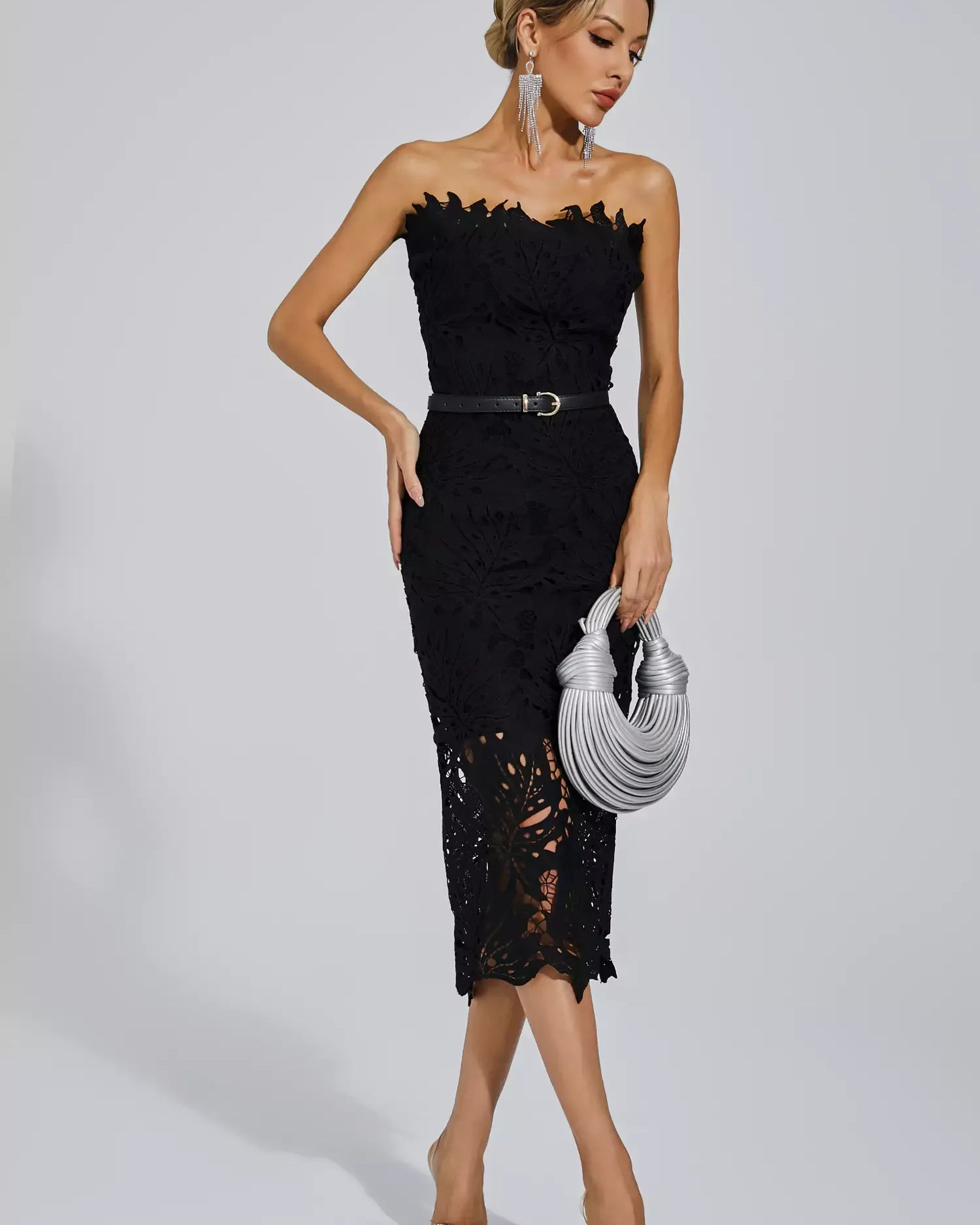 Jazlyn Siyah Çiçekli Dantel Midi Elbise