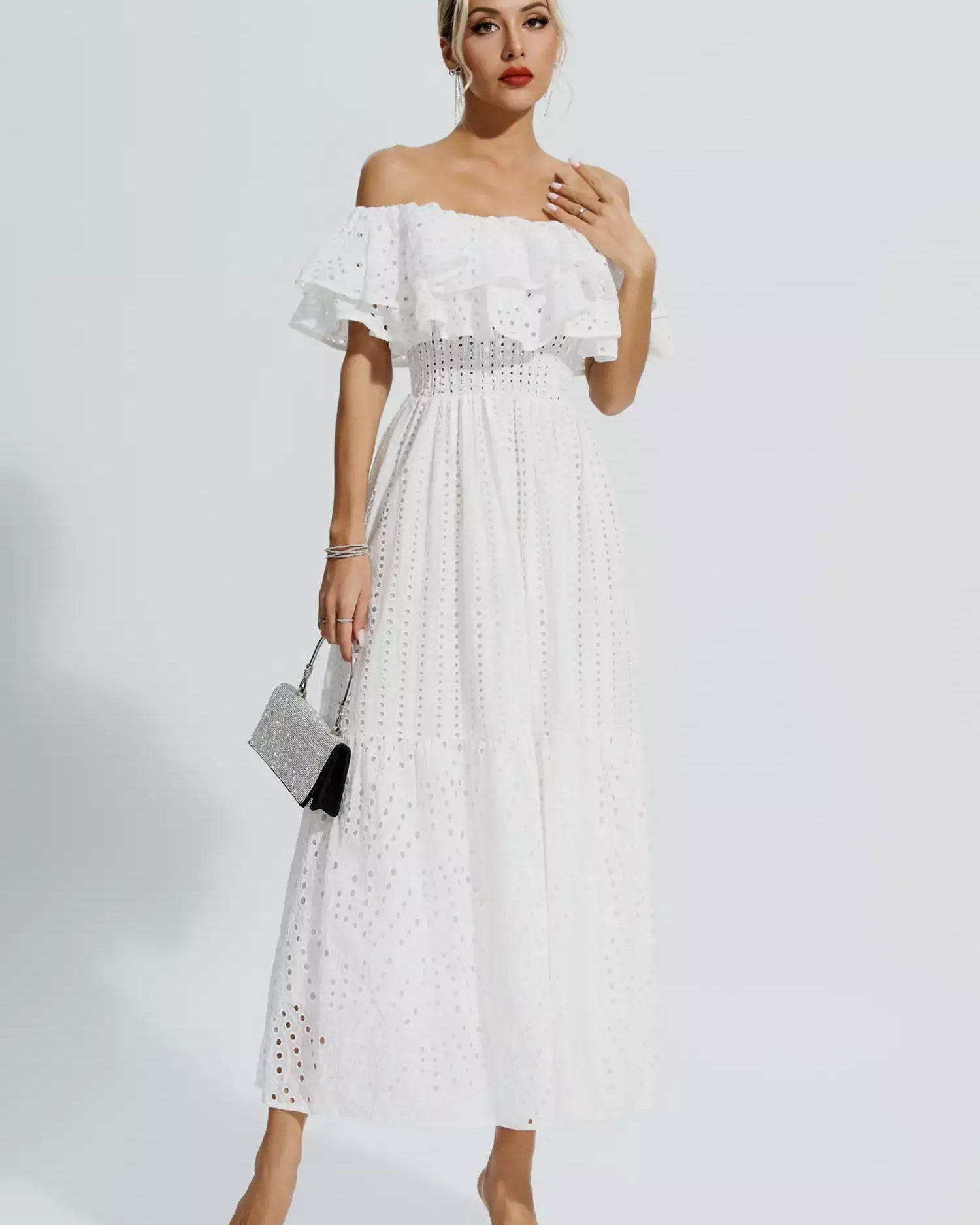 Malani Beyaz Kesim Fırfırlı Maxi Elbise