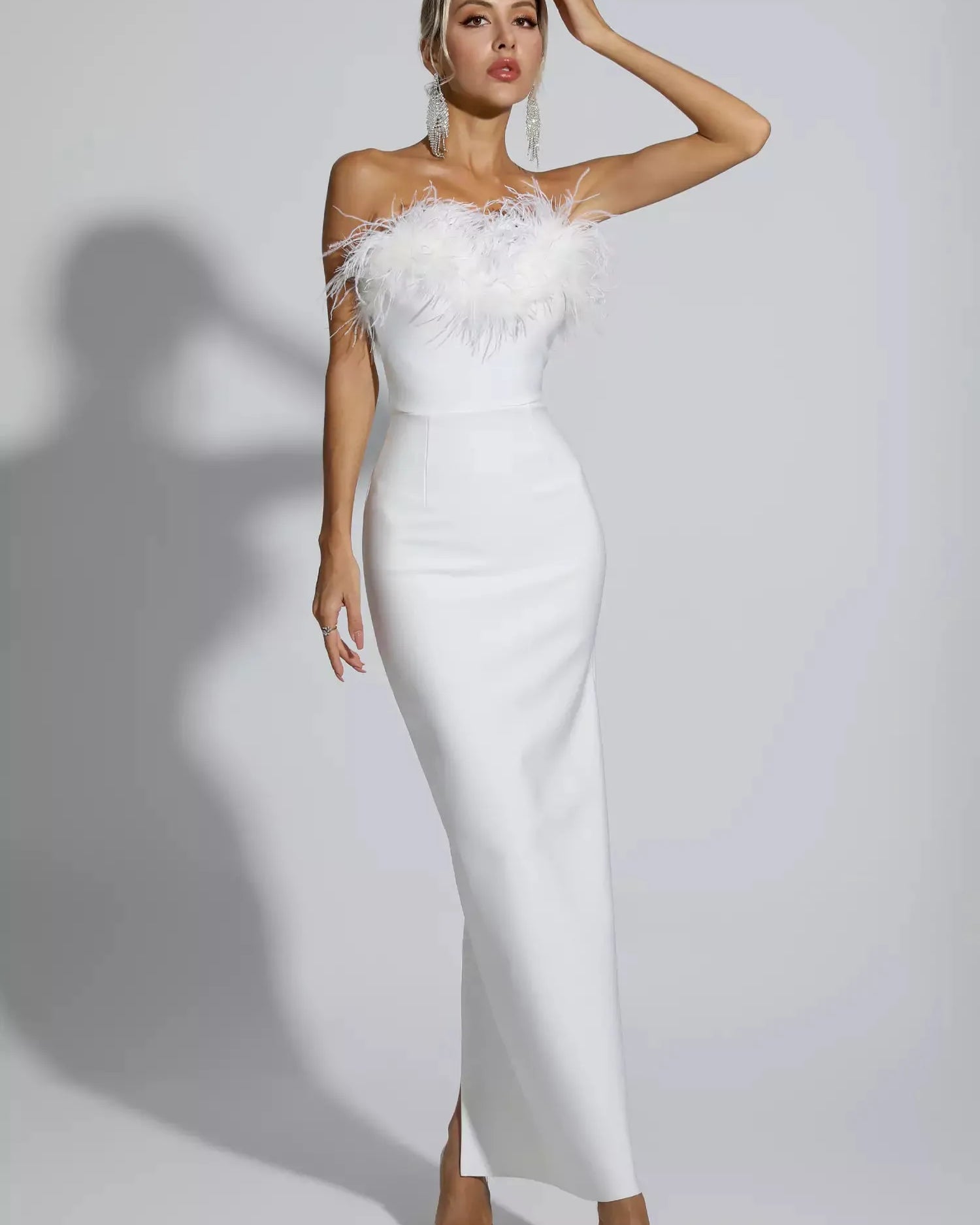 Naomi Beyaz Tüy Püsküllü Uzun Elbise