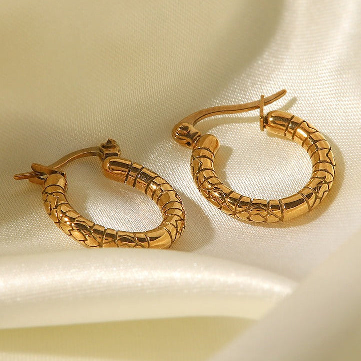 Altın Kaplama Titanyum Çelik Daire Dokulu Küpe