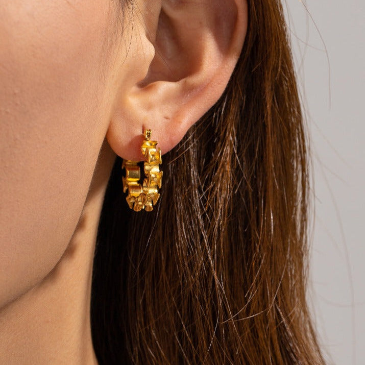 18K Altın Kaplama Katlanmış Stil Küpe