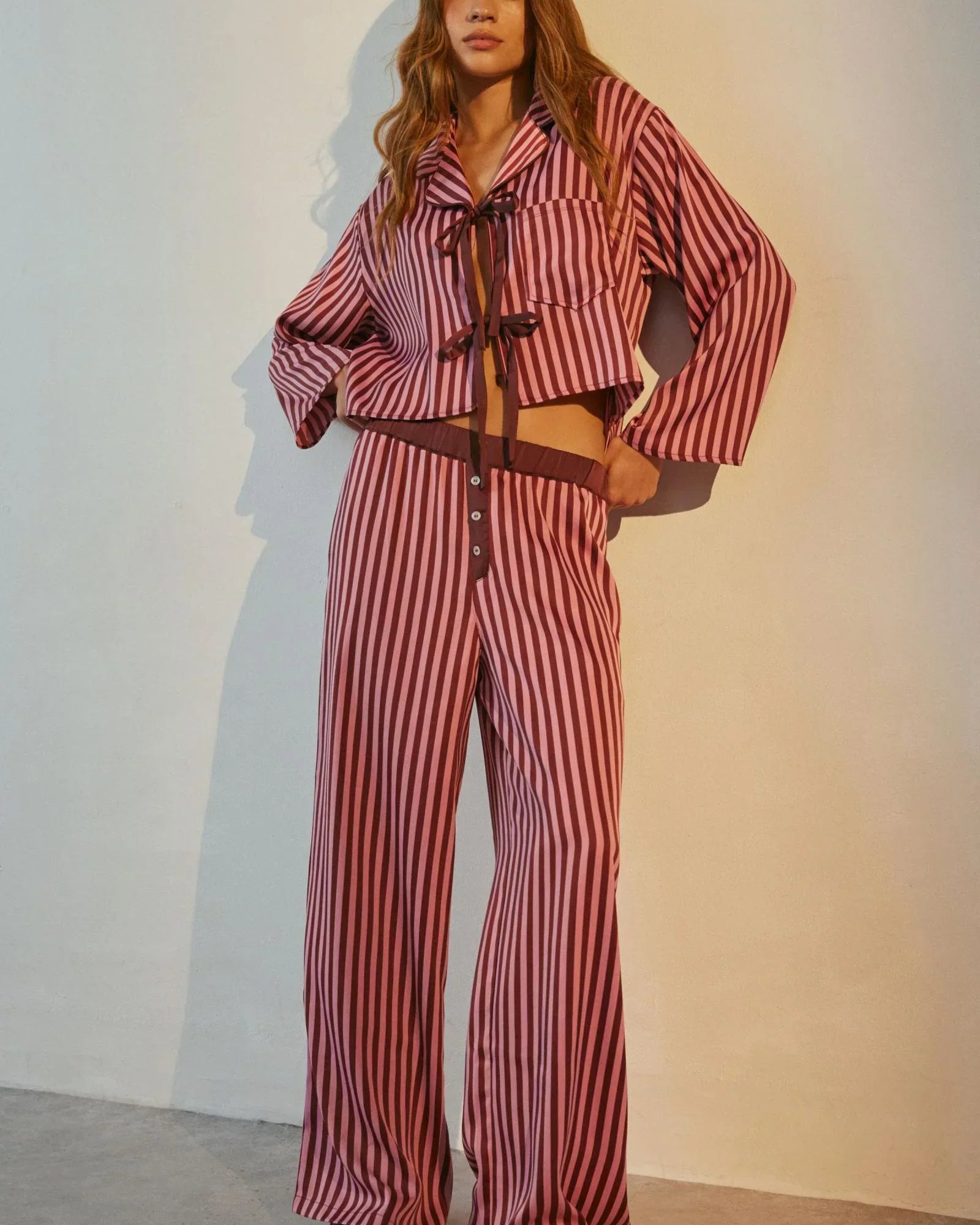 Çizgili Bağcıklı Saten Pijama