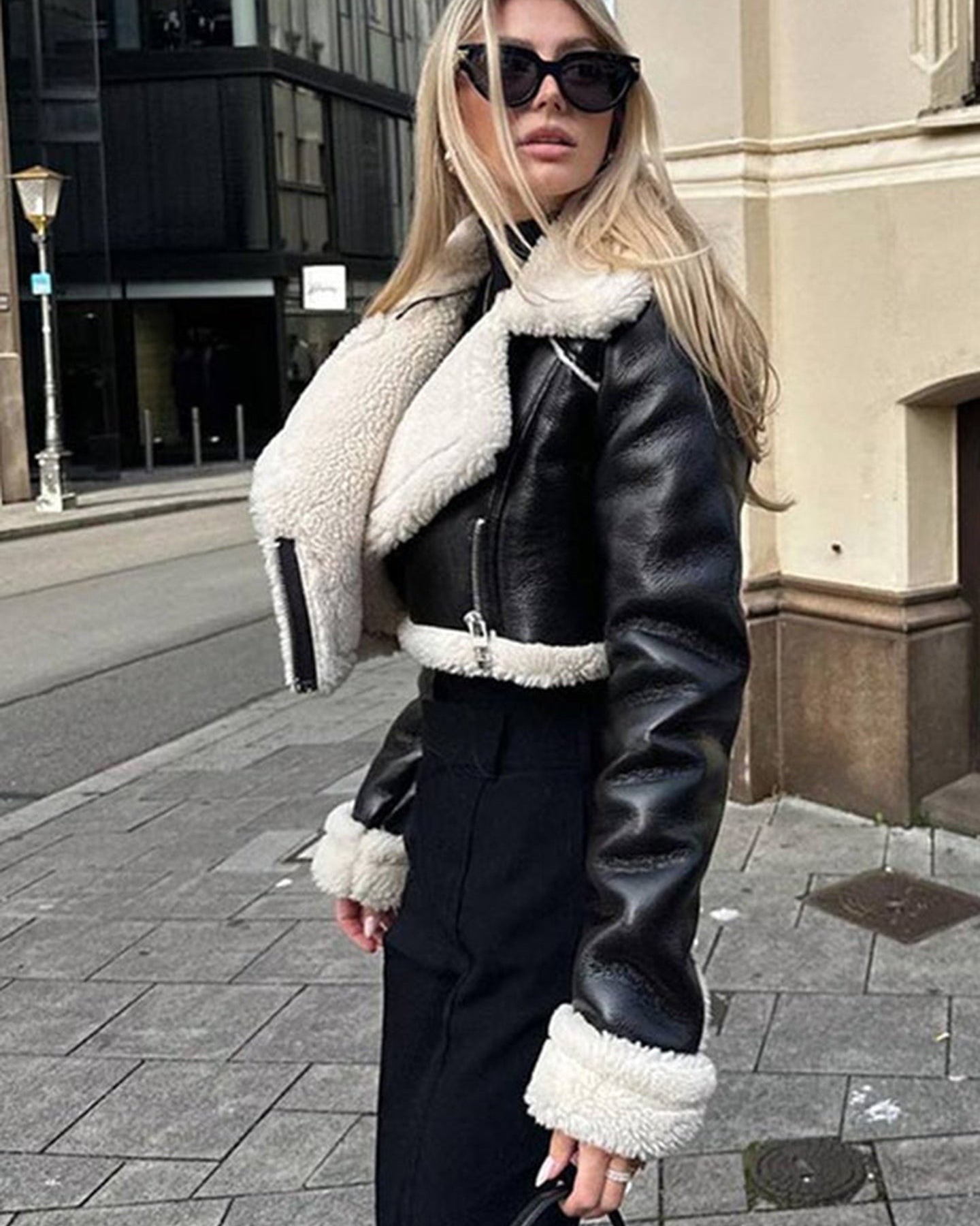 Yaka Kısa Kesim Deri Ceket