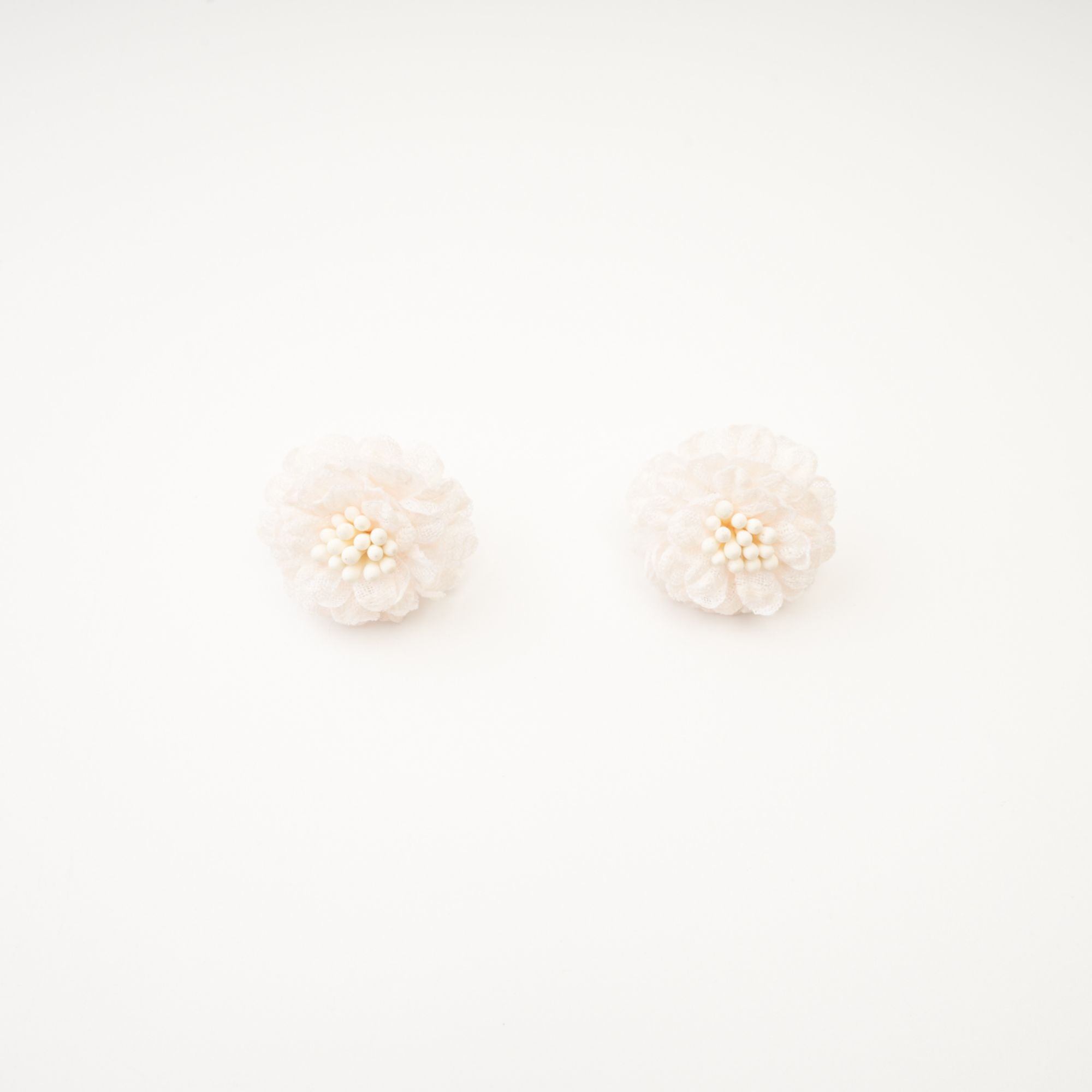 Juana çiçek motifli küpe