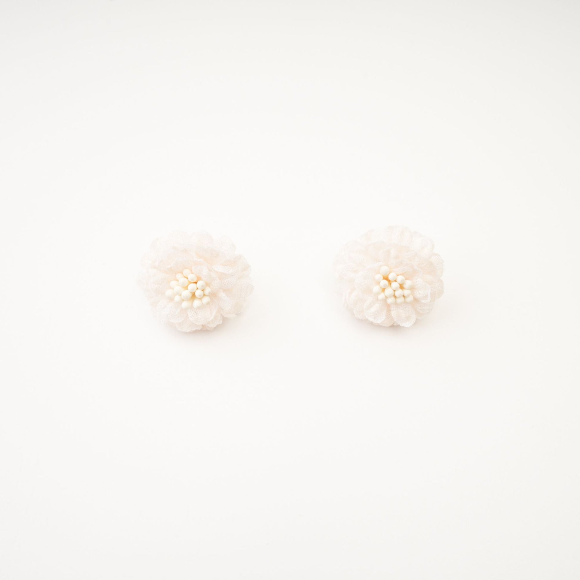 Juana çiçek motifli küpe