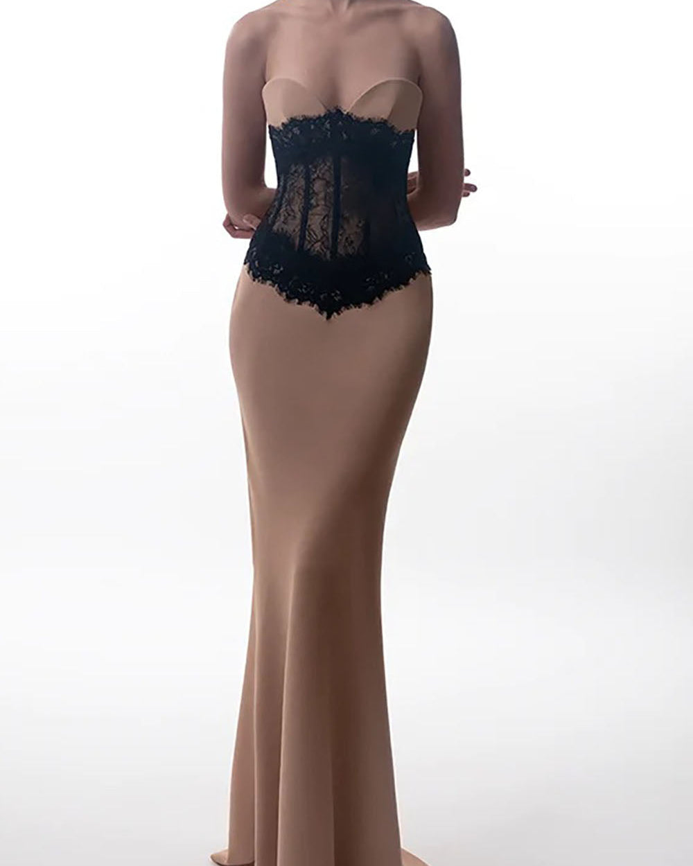 Barbara İşlemeli Dantel Straplez Uzun Elbise