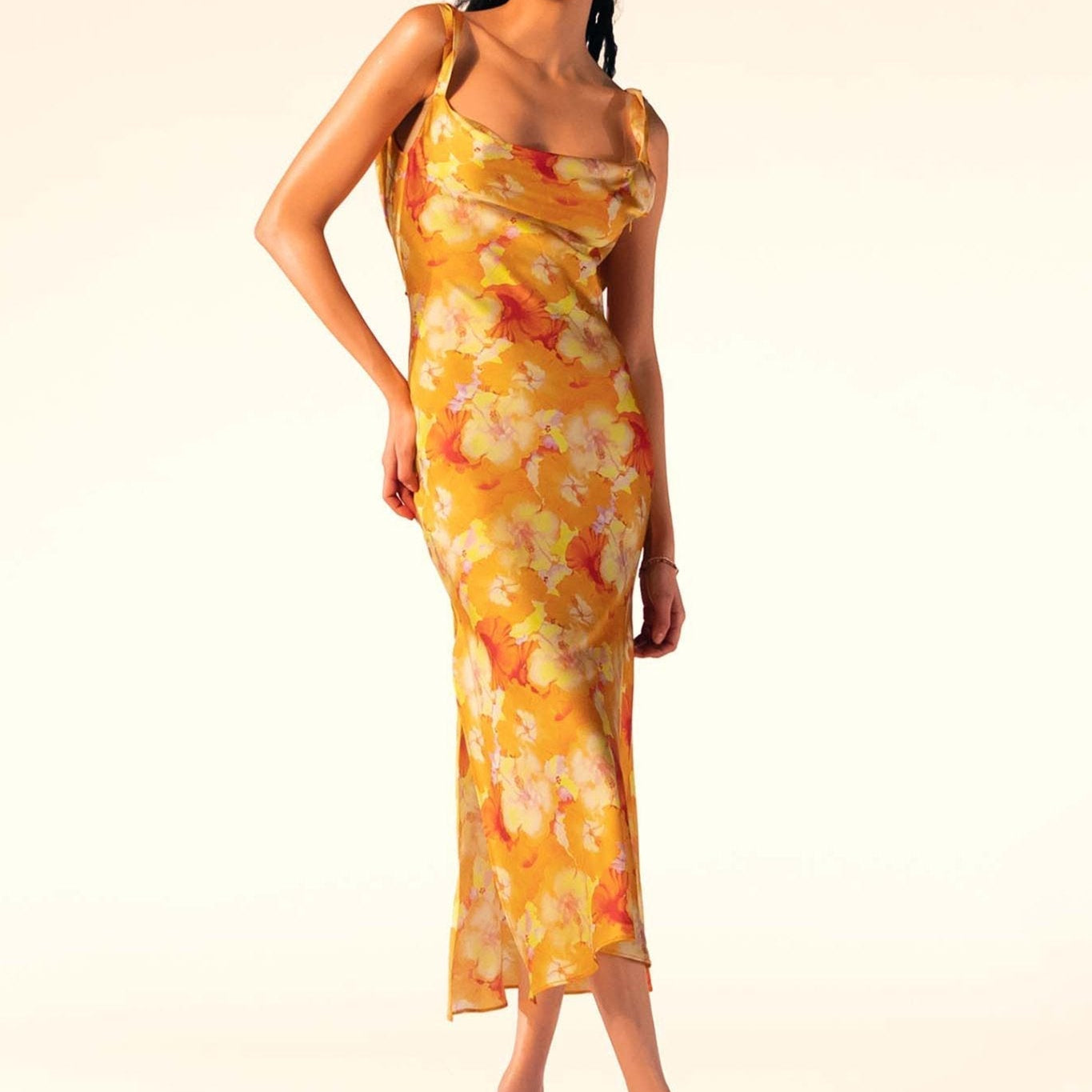 Ada Baskılı Sırtı Açık Uzun Elbise