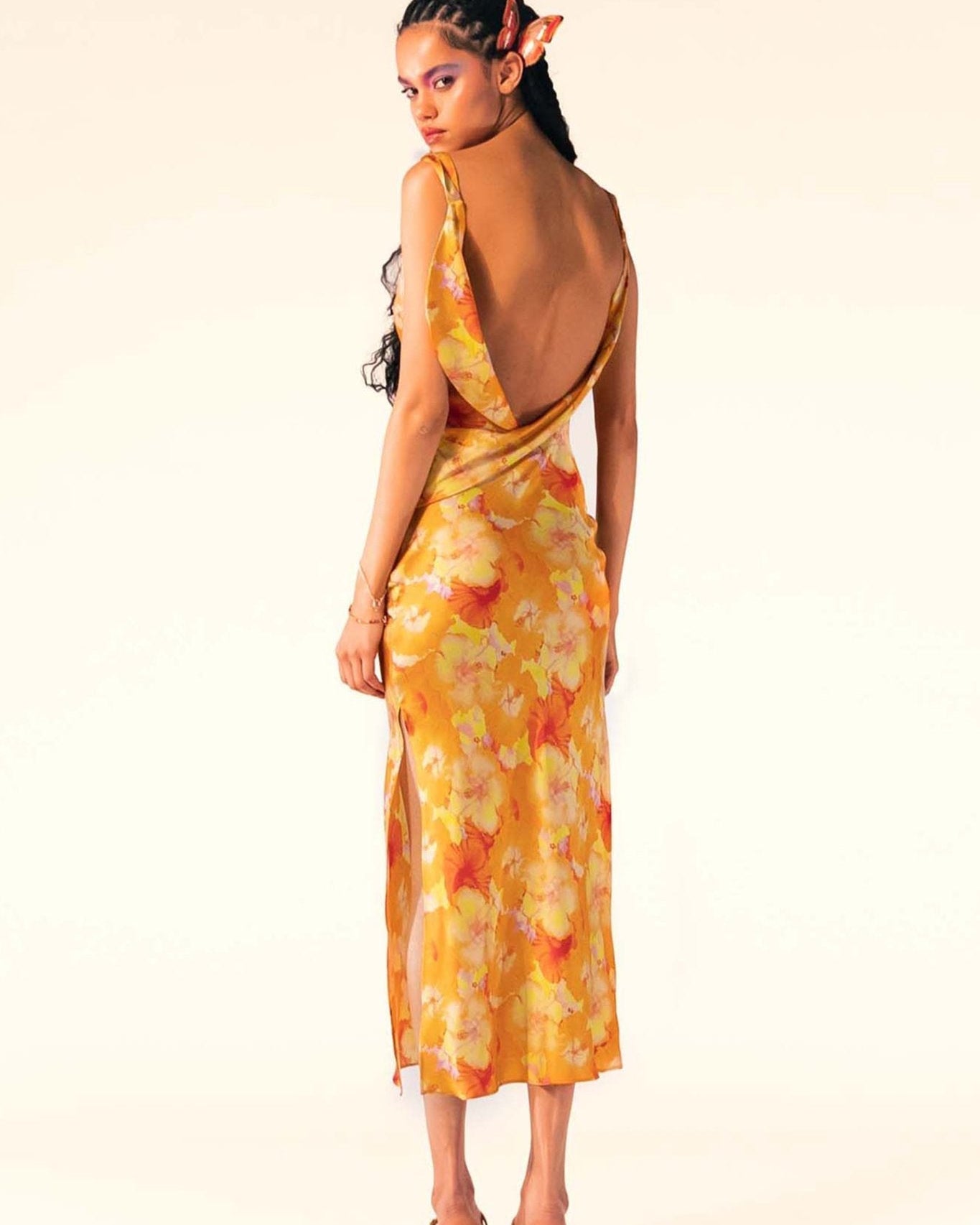 Ada Baskılı Sırtı Açık Uzun Elbise