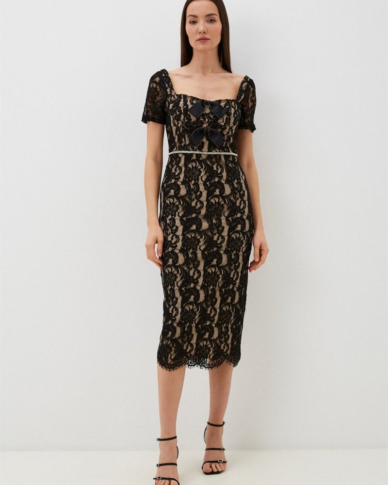 Amanda İşlemeli Dantel Fiyonklu Maxi Elbise