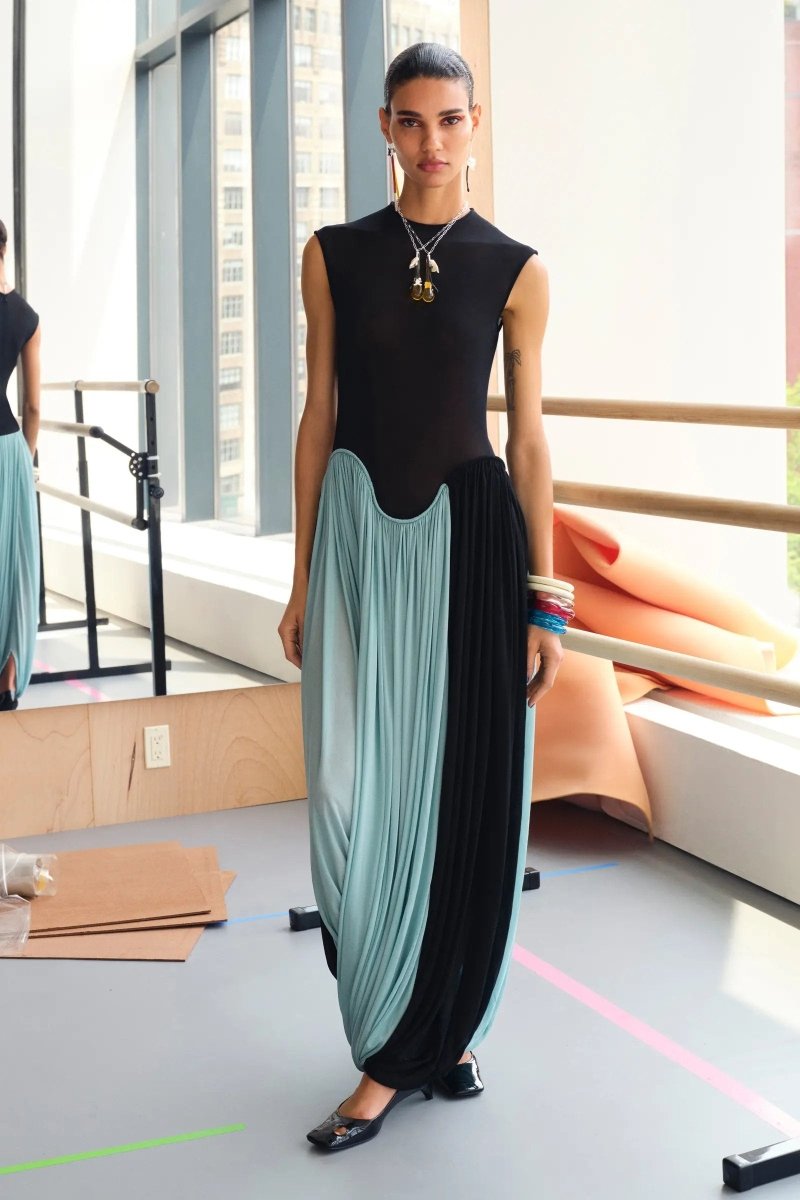 Astrid Yuvarlak Yaka Kolsuz Jarse Uzun Elbise