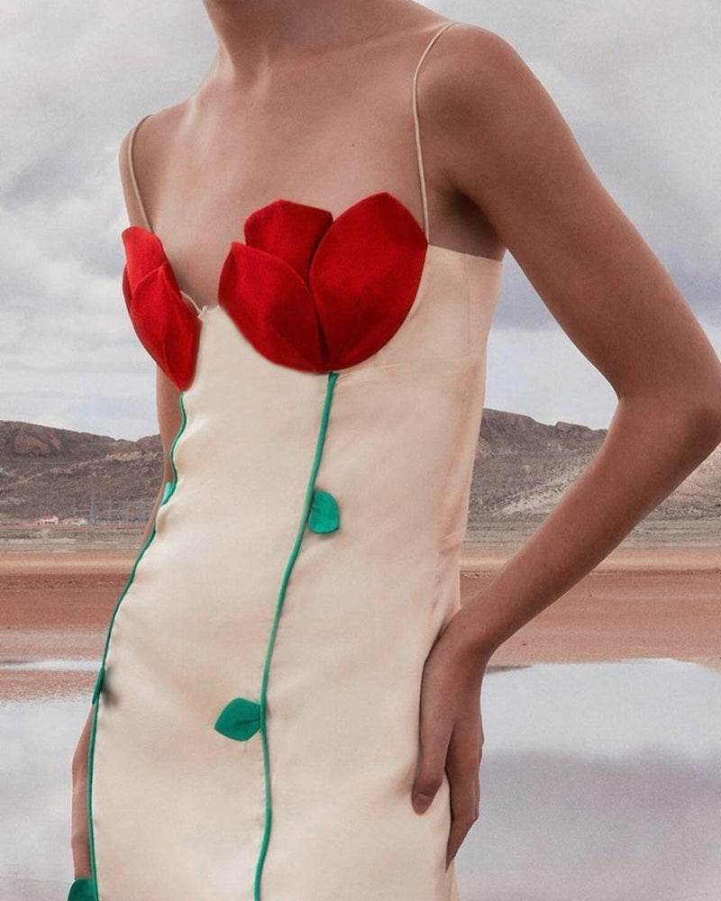 Belle Gül Detaylı Yüksek Yırtmaçlı Maxi Elbise