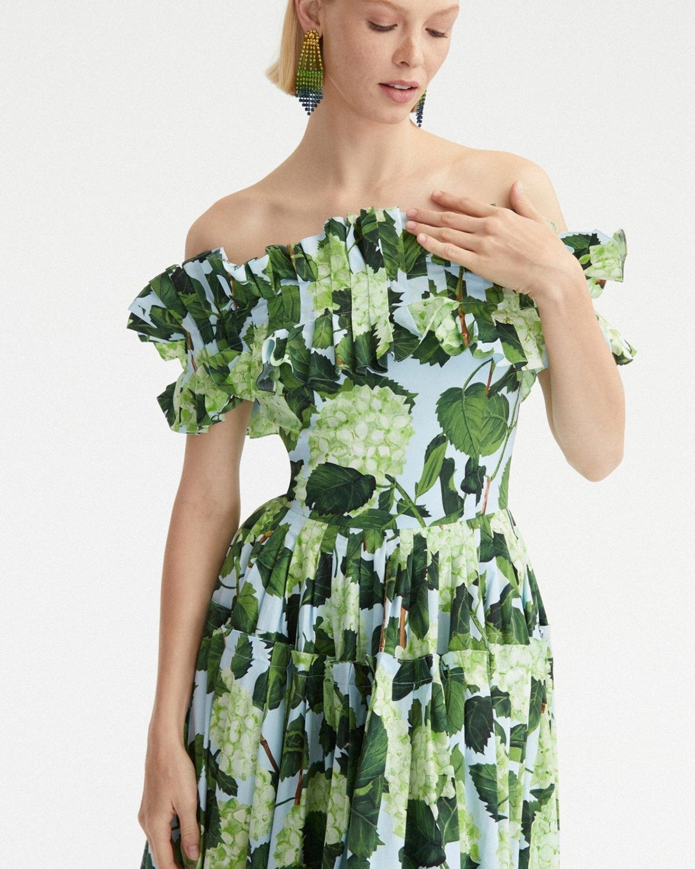 Bess Baskılı Fırfırlı Omuzu Açık Katlı Maxi Elbise