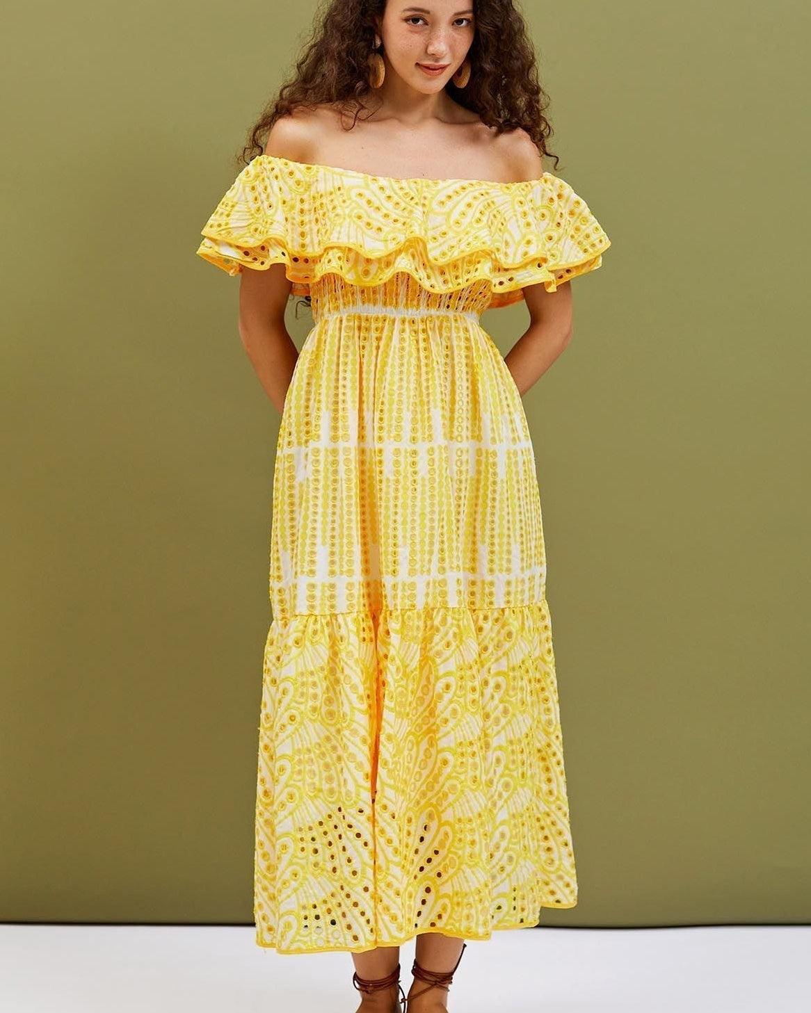 Dolly İşlemeli Dantel Düşük Omuz A Kesim Flare Midi Elbise