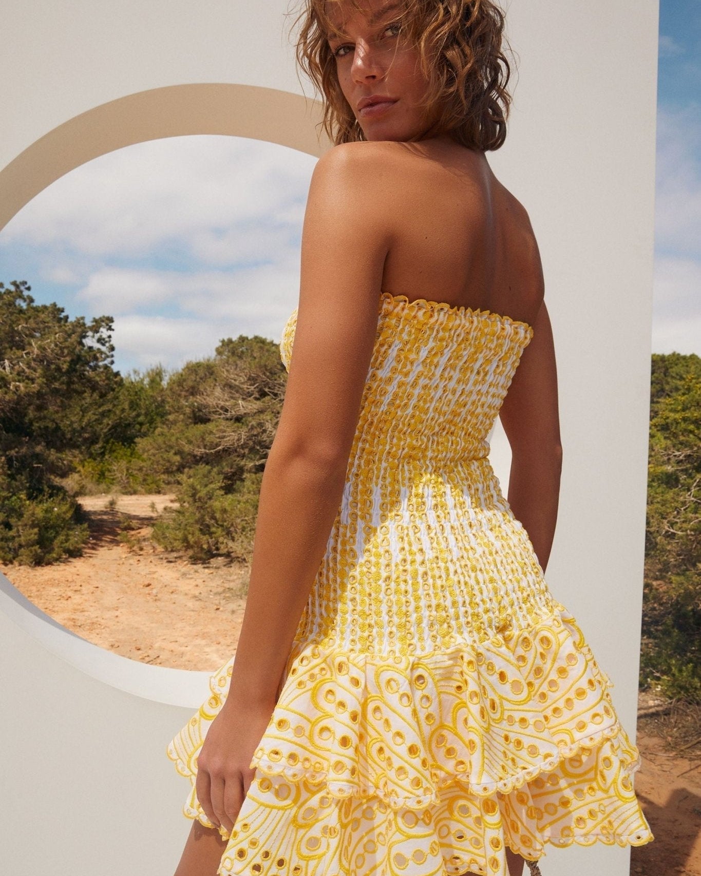 Dolly İşlemeli Dantel Straplez Mini Bodycon Elbise