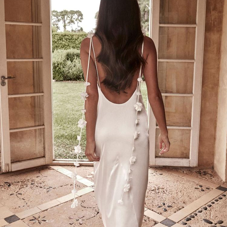 Evelyn Sırtı Açık Çiçek Püsküllü Saten Maxi Elbise