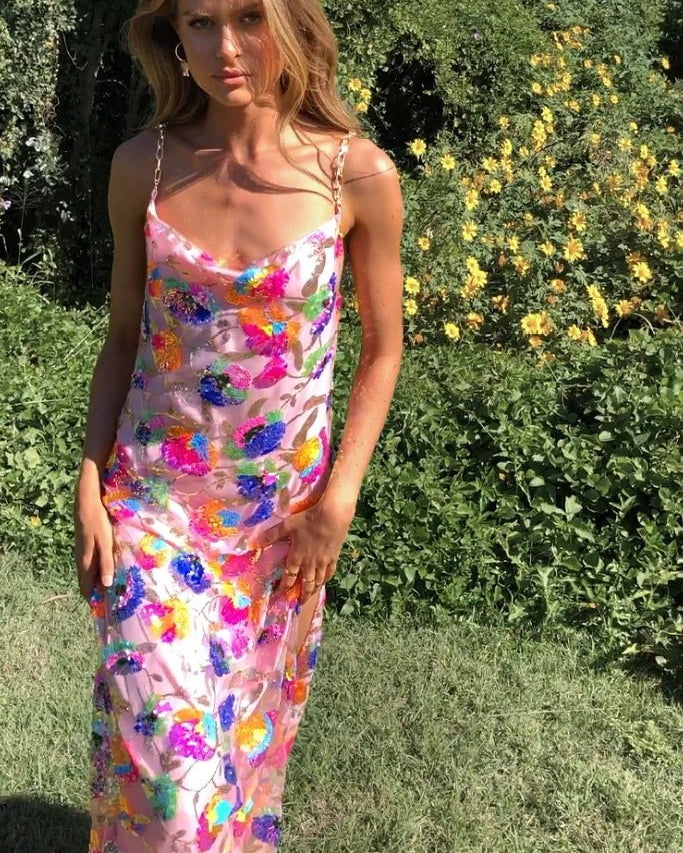 Fanny İşlemeli Payetler Sırtı Açık Uzun Elbise