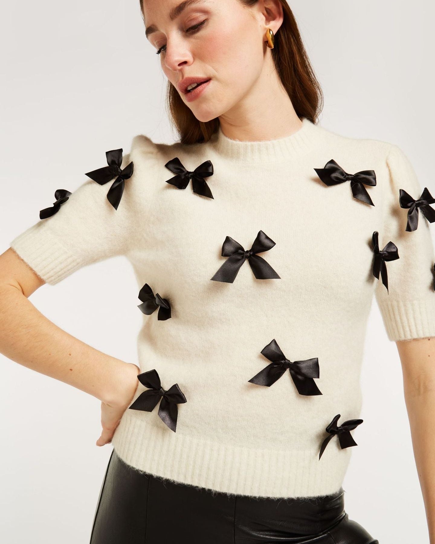 Fiyonk İşlemeli Kısa Kol Kazak