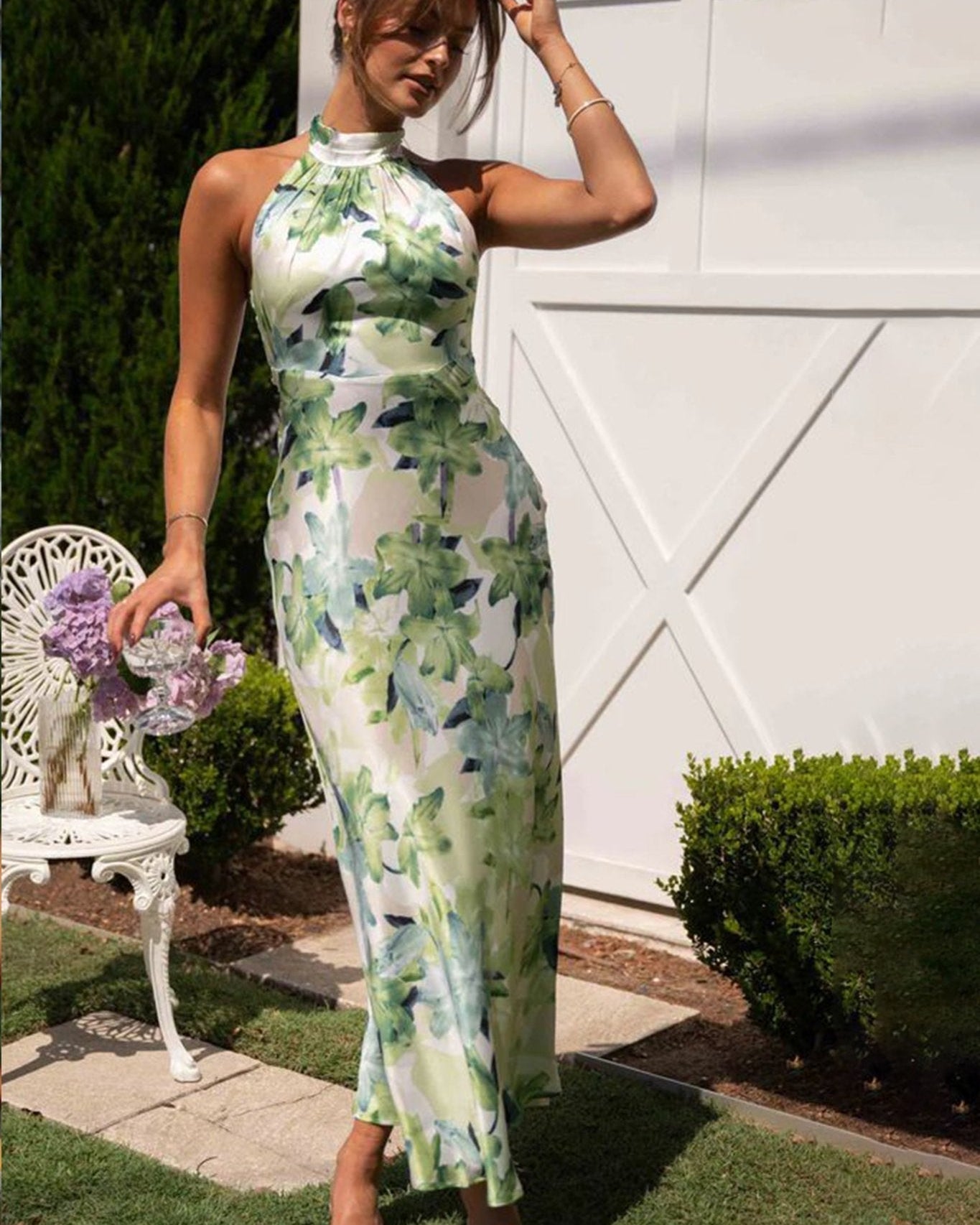 Gill Baskılı Halter Yaka Sırtı Açık Saten Midi Elbise