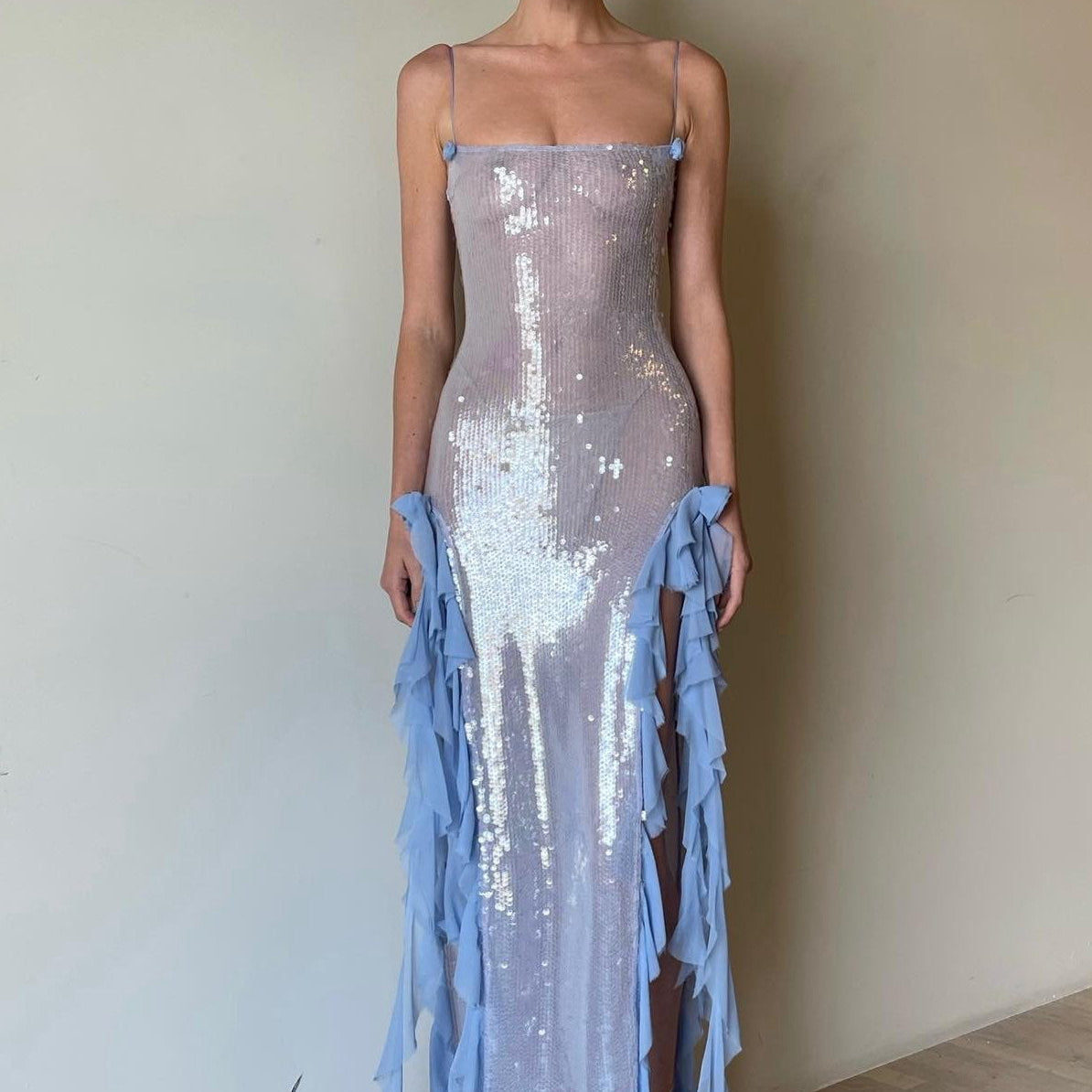 Gloria Payetler Çiçek Fırfırlı Uzun Elbise