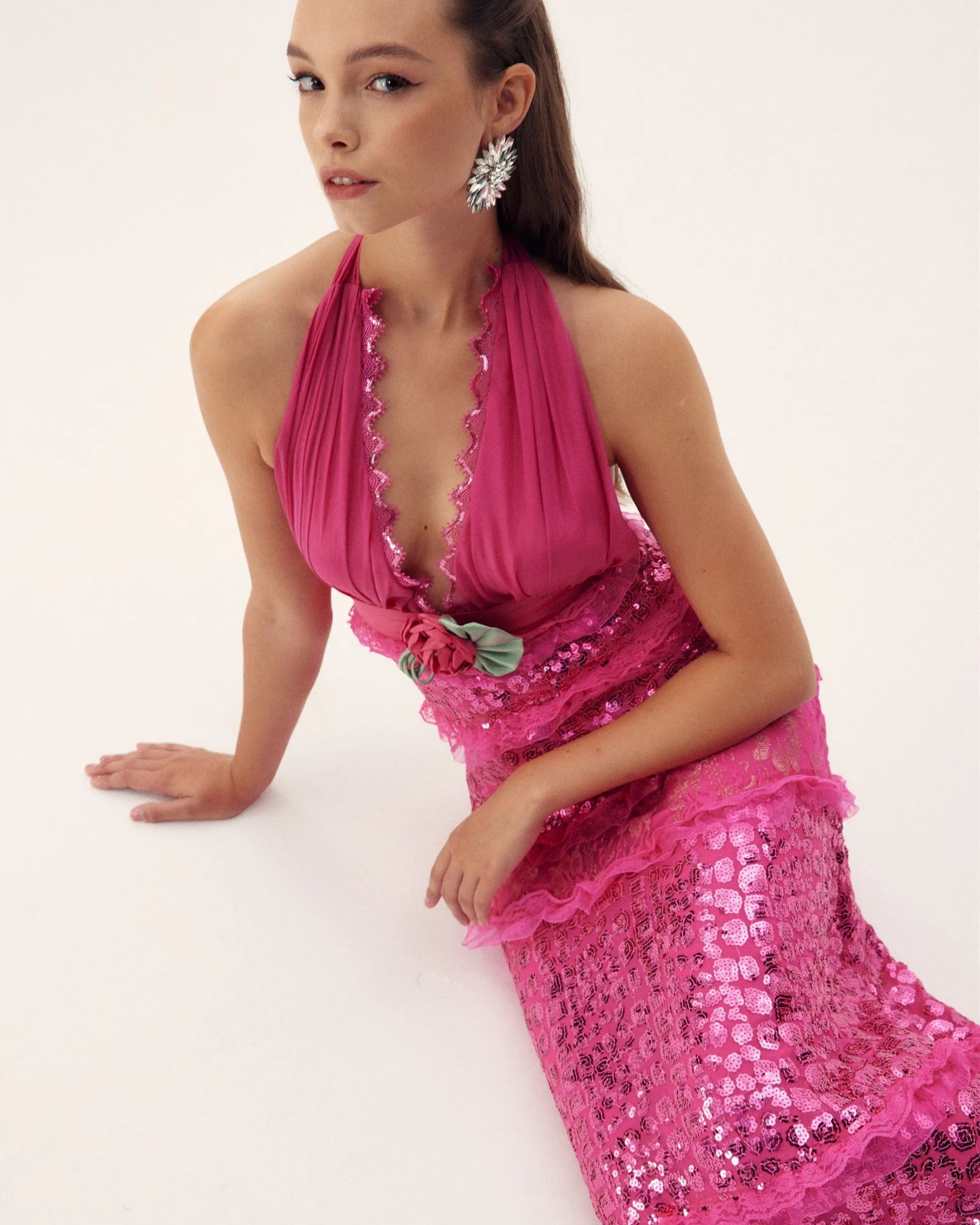 Sara Boyundan Bağlamalı Payet İşlemeli Maxi Elbise