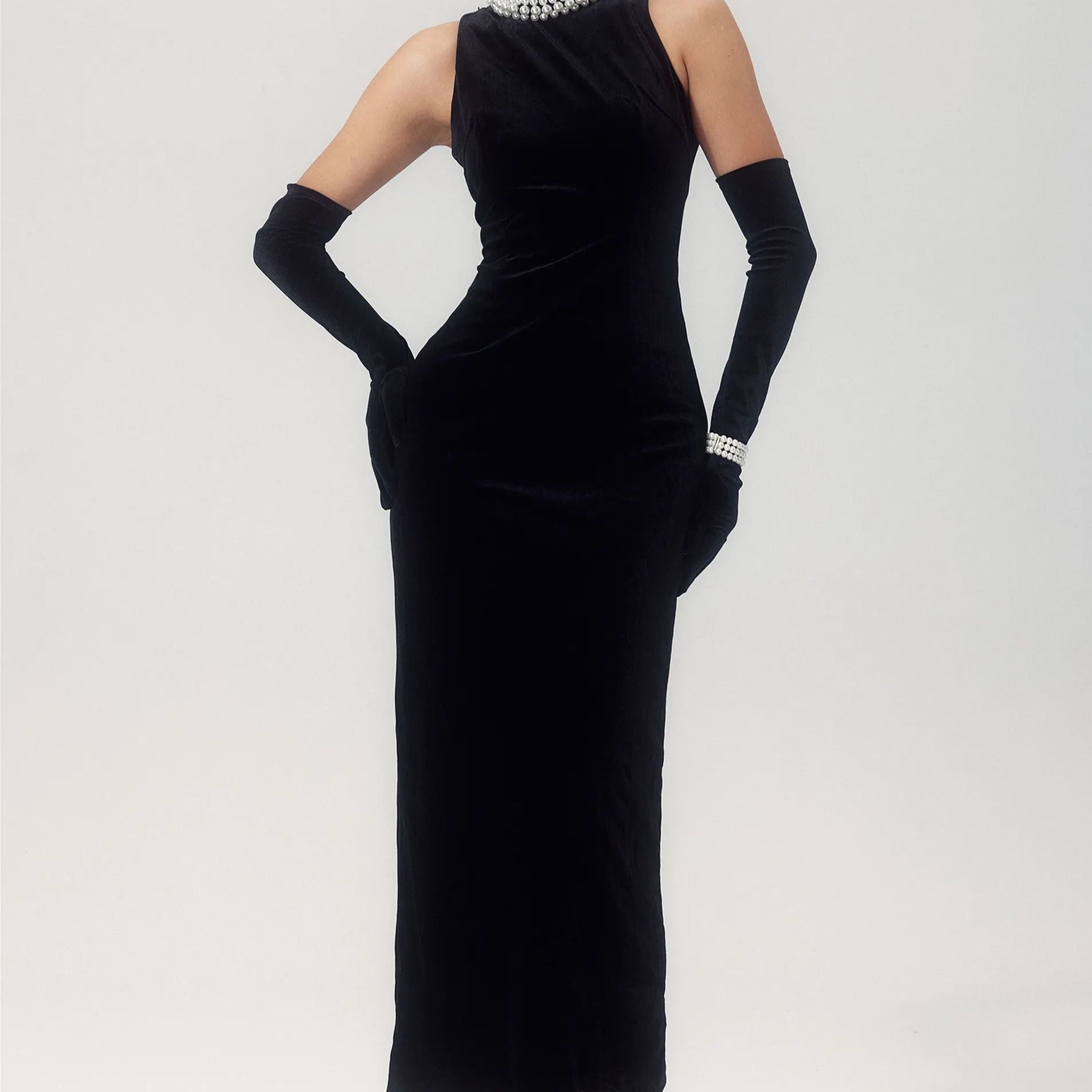 Alexia İnci İşlemeli Sırtı Açık Kadife Maxi Elbise