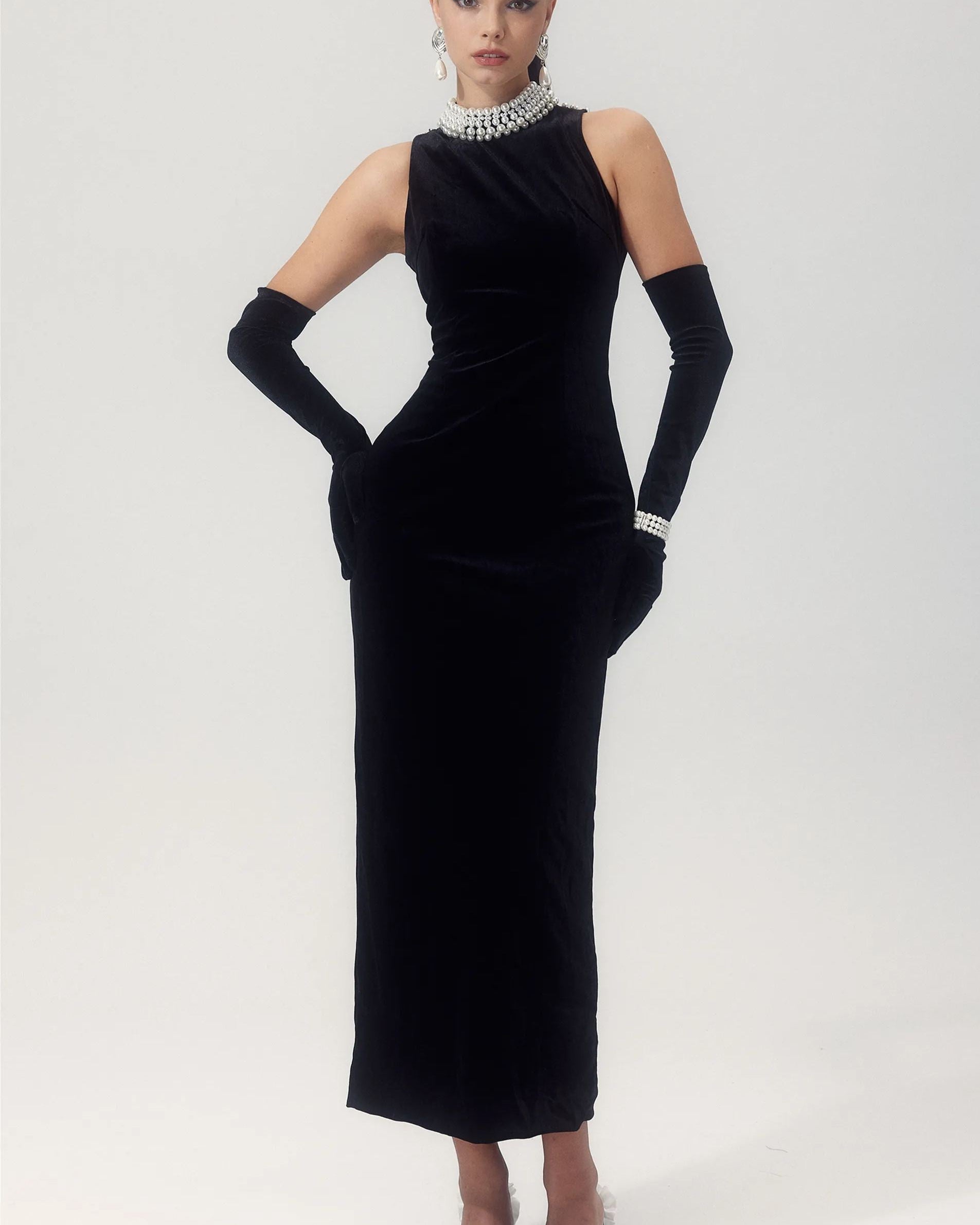 Alexia İnci İşlemeli Sırtı Açık Kadife Maxi Elbise