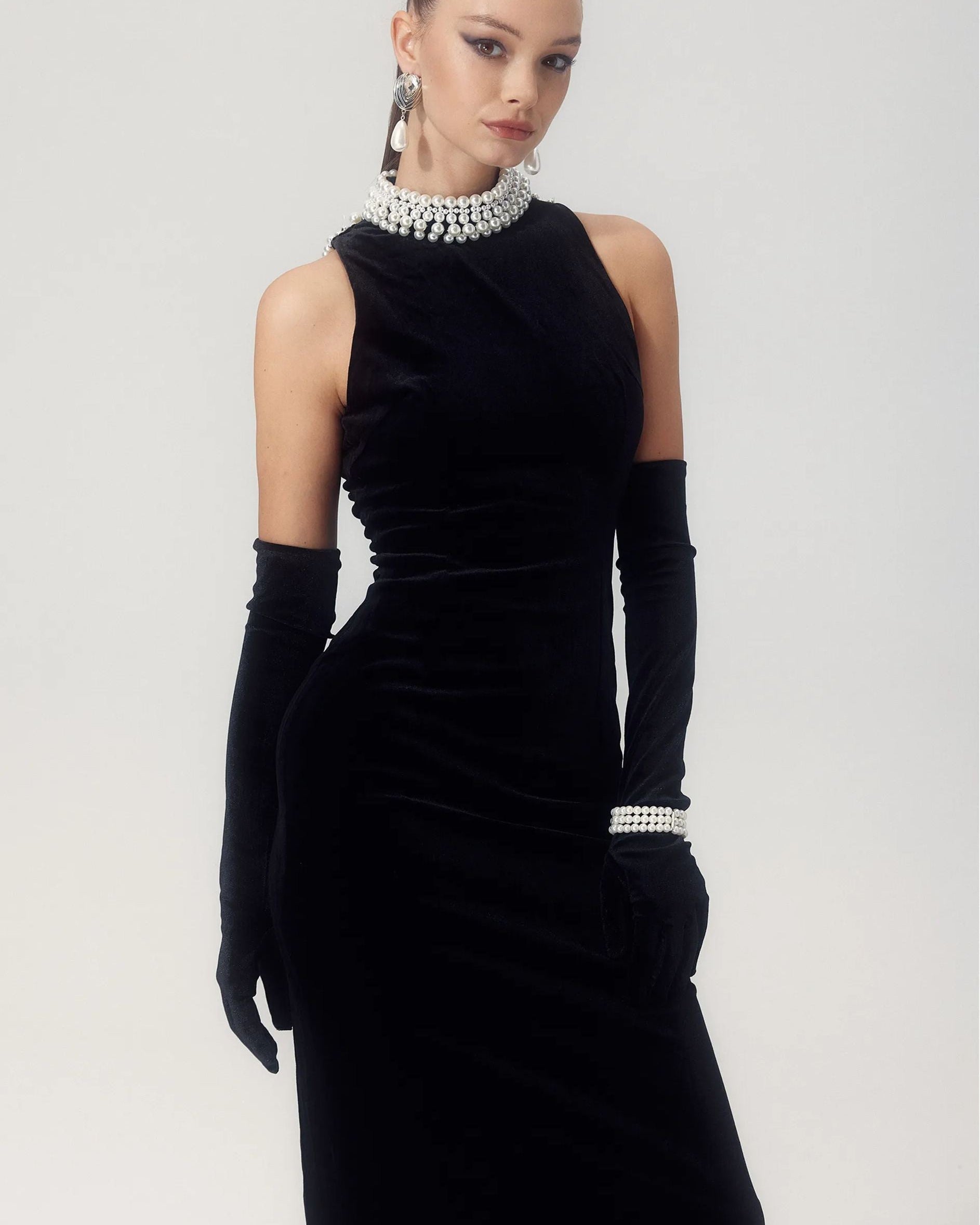 Alexia İnci İşlemeli Sırtı Açık Kadife Maxi Elbise