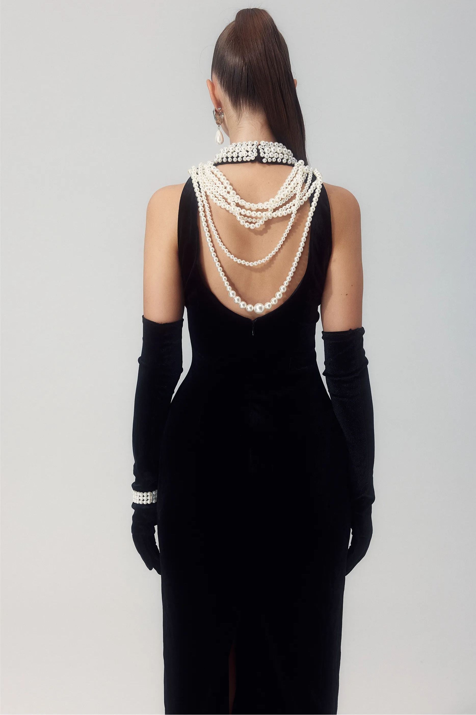 Alexia İnci İşlemeli Sırtı Açık Kadife Maxi Elbise