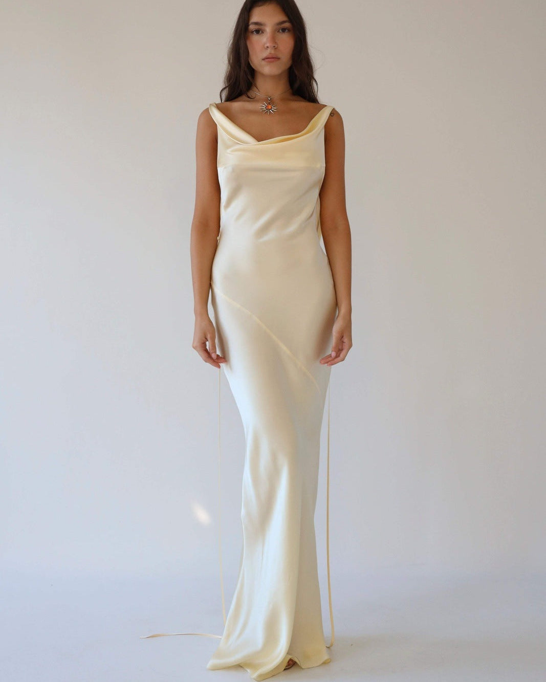 Persis Cowls Sırtı Açık Saten Uzun Elbise