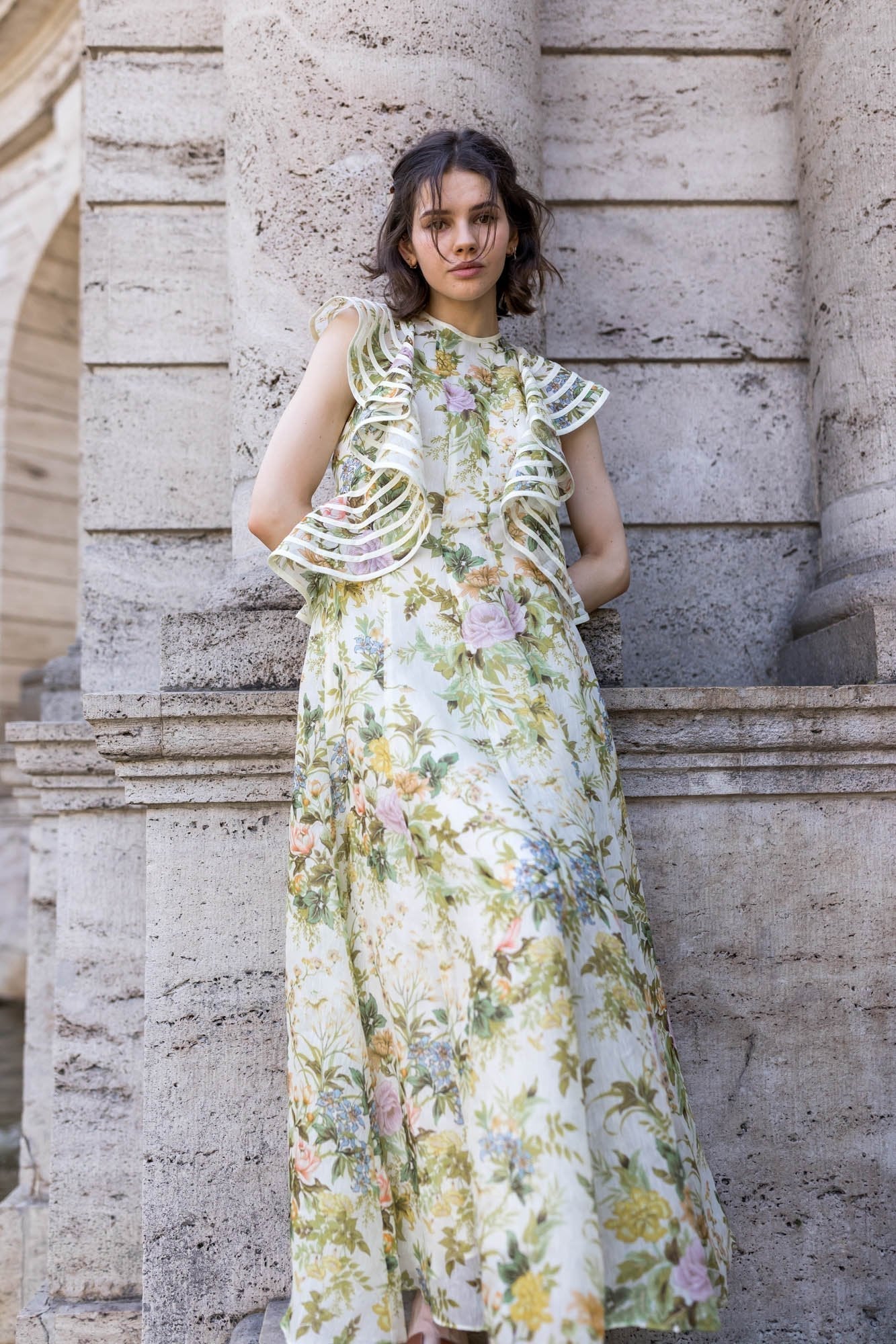 Aggie Baskılı Sırtı Açık Fırfırlı Maxi Elbise