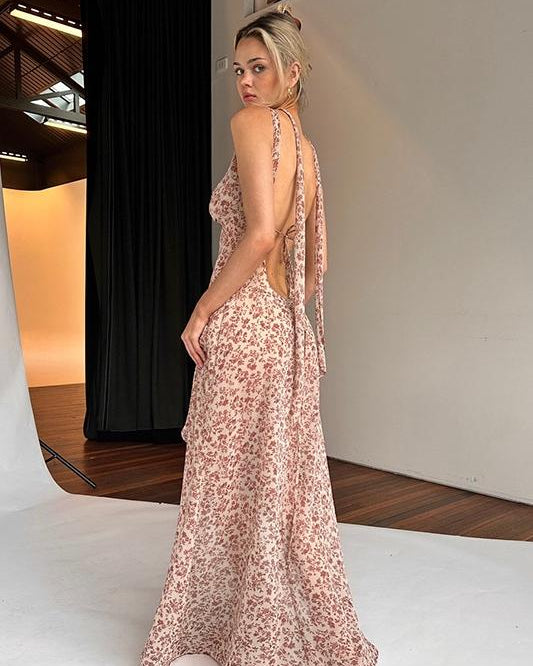 Kay Baskılı Sırtı Açık Yırtmaçlı Transparan Maxi Elbise