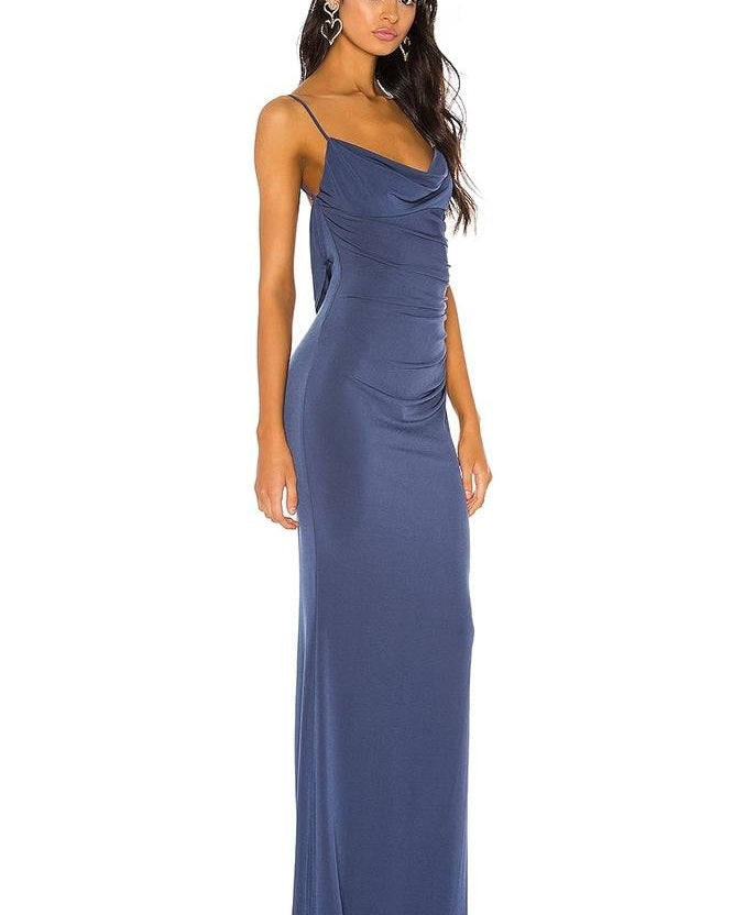 Lila Dantel Kapşonlu Yaka Sırtı Açık Uzun Elbise