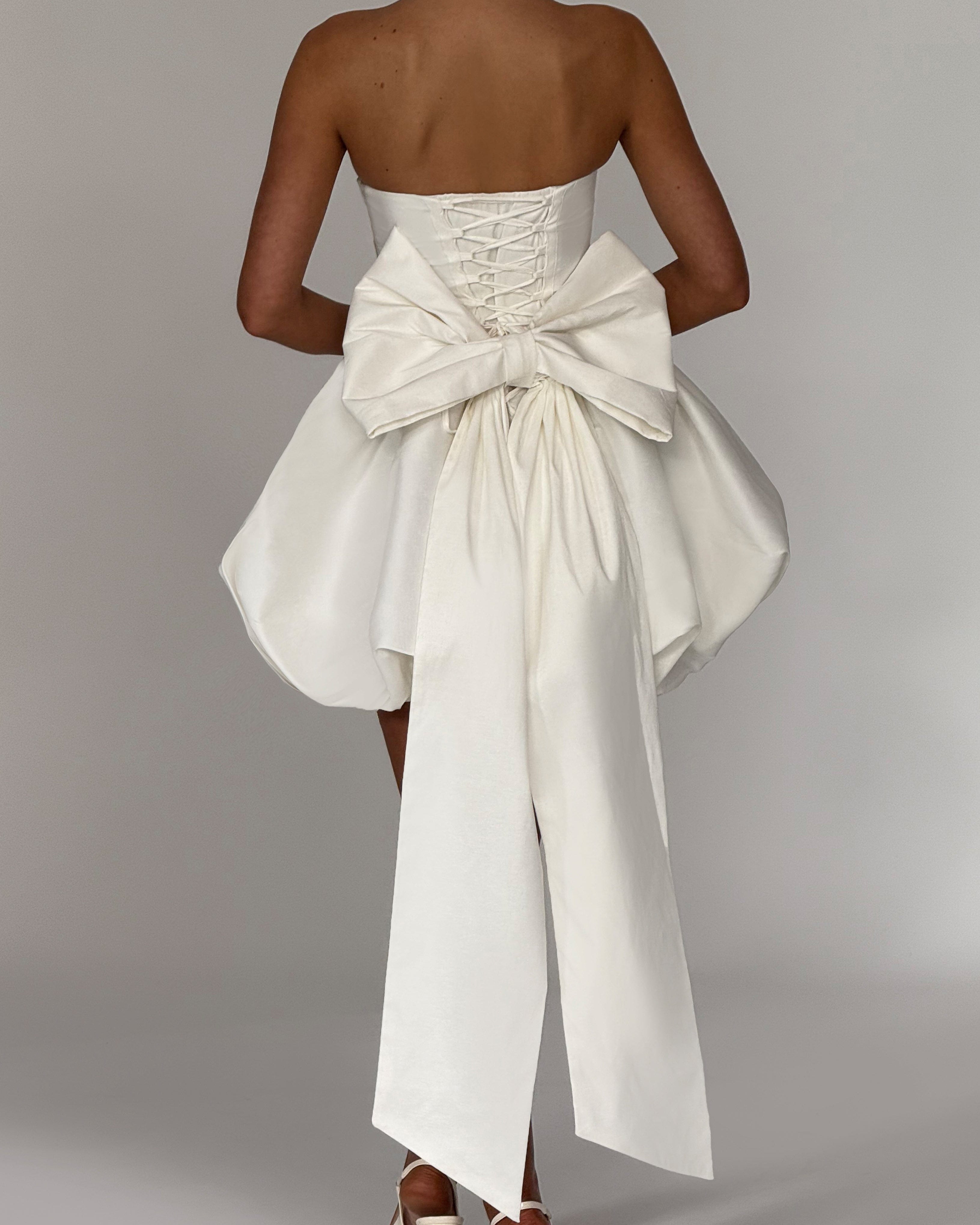 Lotus Fiyonk Detaylı Mini Elbise – Ekru