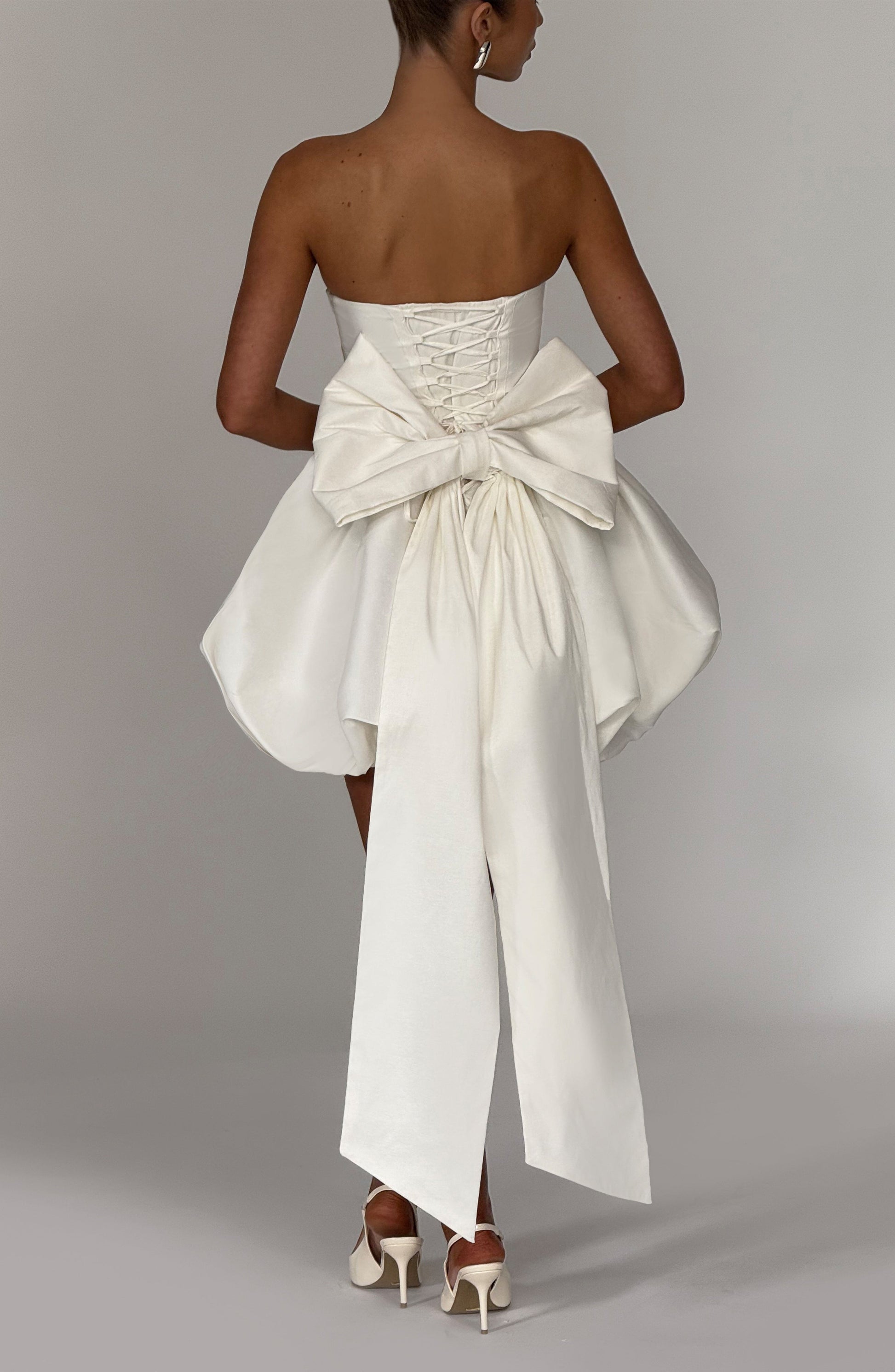 Lotus Fiyonk Detaylı Mini Elbise – Ekru