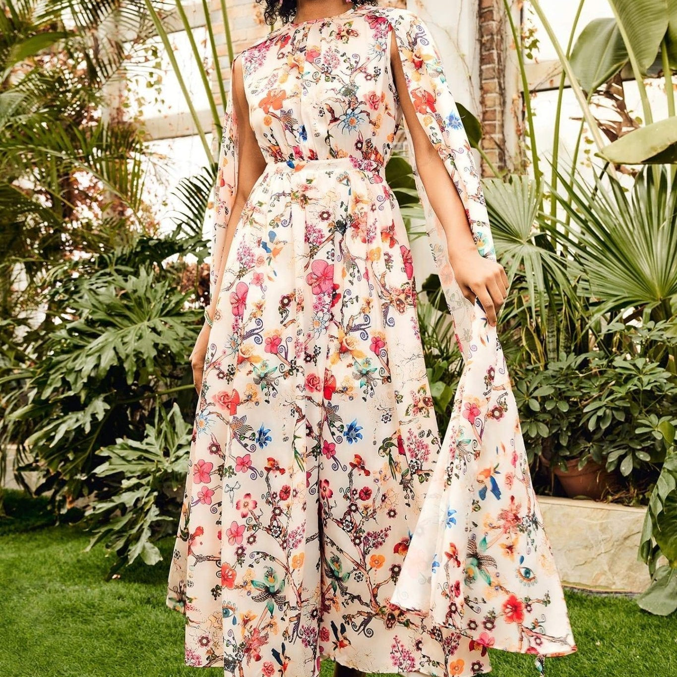 Nola Yuvarlak Yaka Pelerin Kollu Uzun Elbise