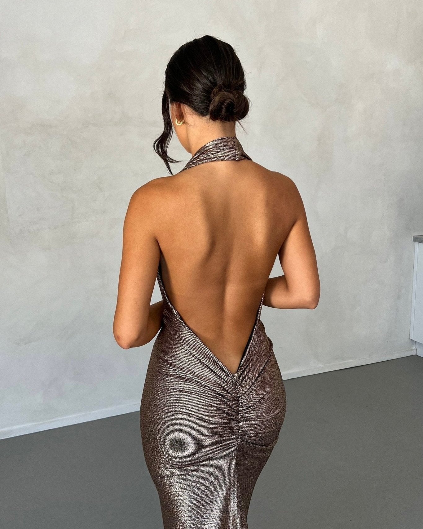 Ophelia Boyundan Bağlı Sırtı Açık Uzun Elbise