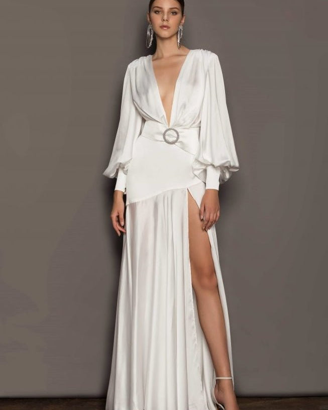 Phoebe V yakalı kemerli yırtmaçlı uzun elbise