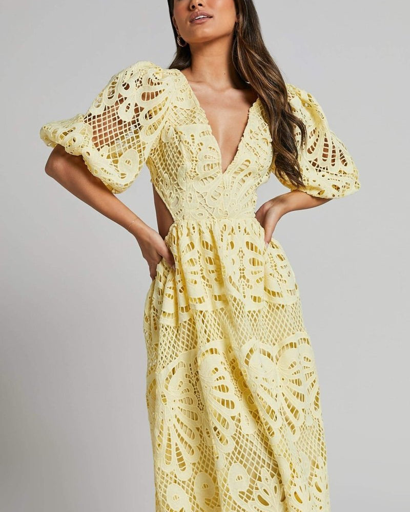 Sandra İşlemeli Dantel Kesimli Midi Elbise