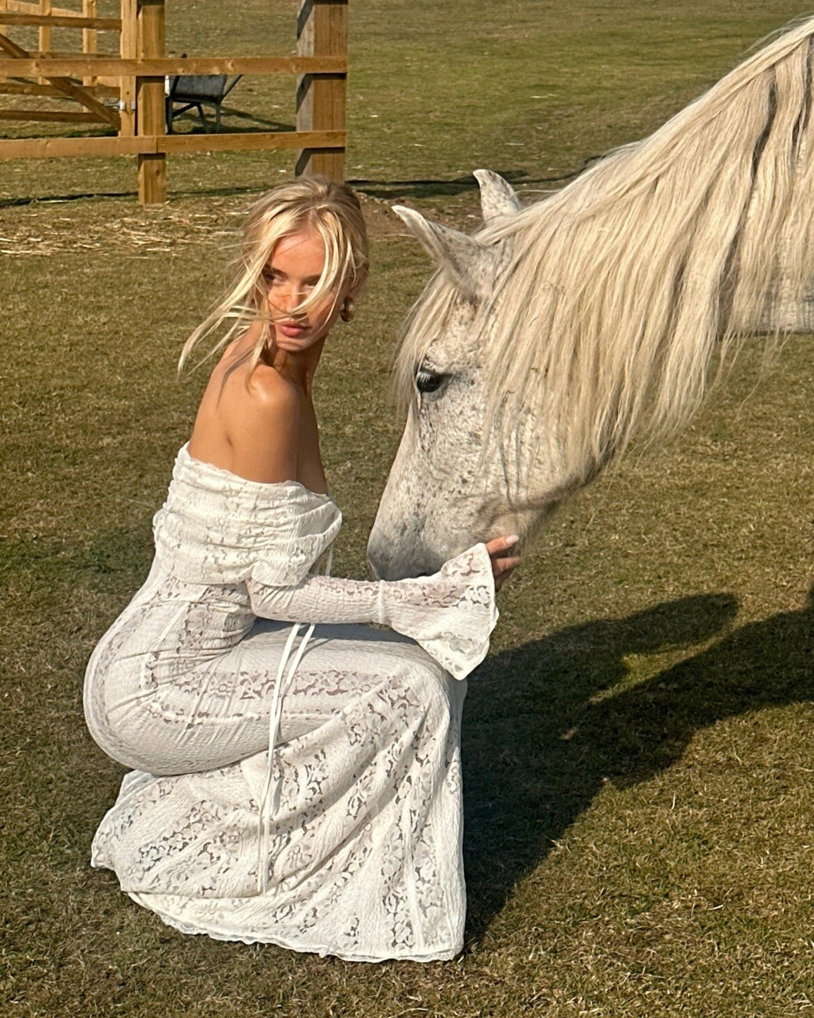 Emily Düşük Omuz Dantelli Maxi Elbise