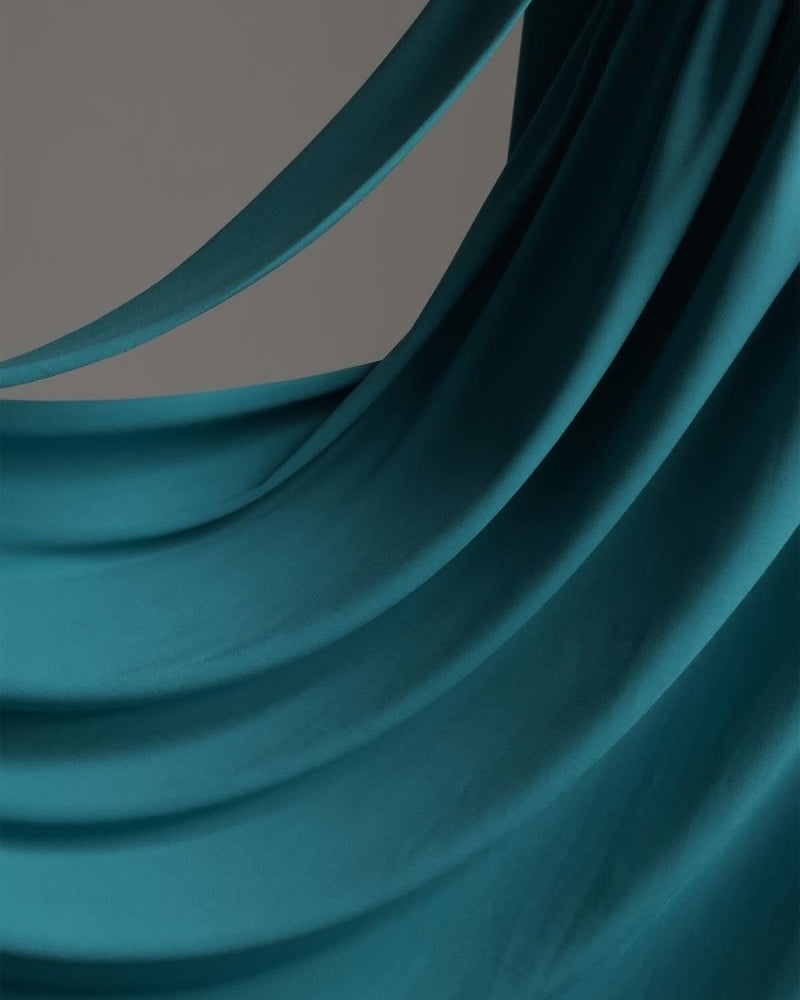 Yedda Çiçek Detaylı V Yaka Pileli Yırtmaçlı Maxi Elbise