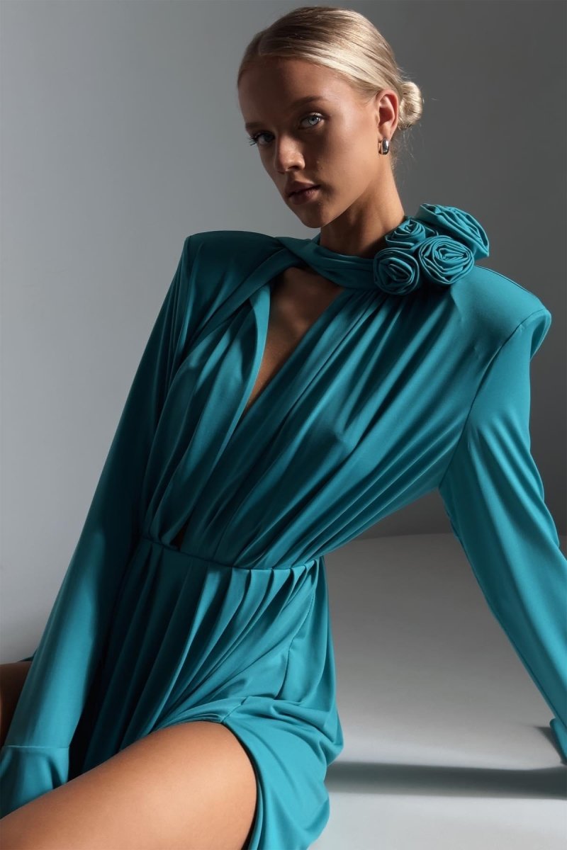 Yedda Çiçek Detaylı V Yaka Pileli Yırtmaçlı Maxi Elbise